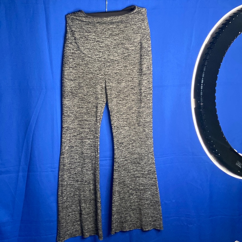 This is a very elastic and comfortable pants.